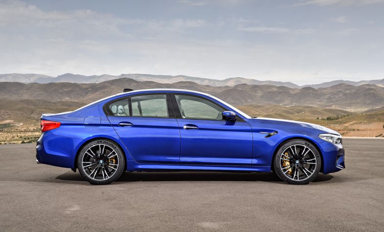 Carbon ceramic breaks and a carbon-fibre roof are among the BMW M5’s optional flourishes