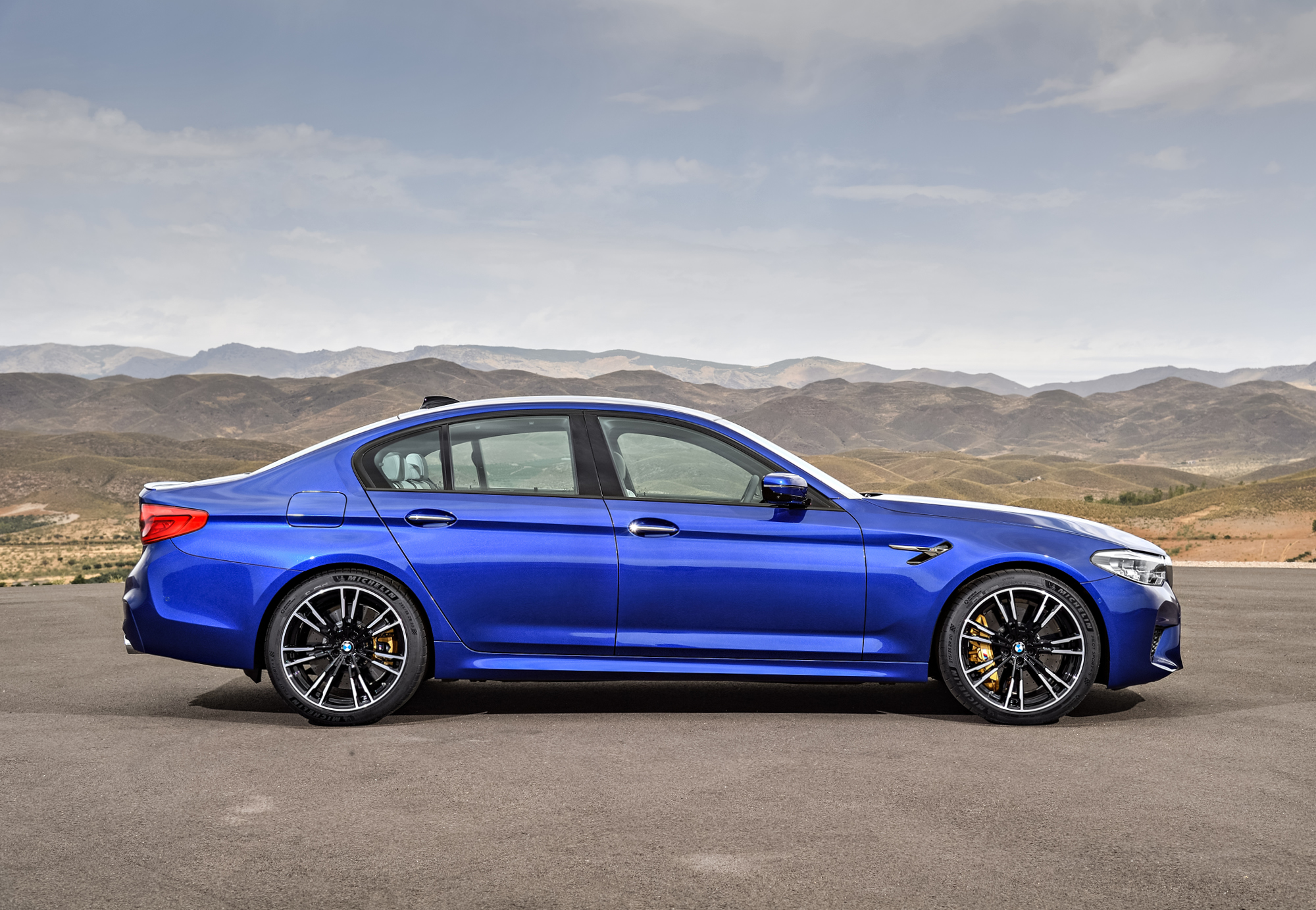 Carbon ceramic breaks and a carbon-fibre roof are among the BMW M5’s optional flourishes