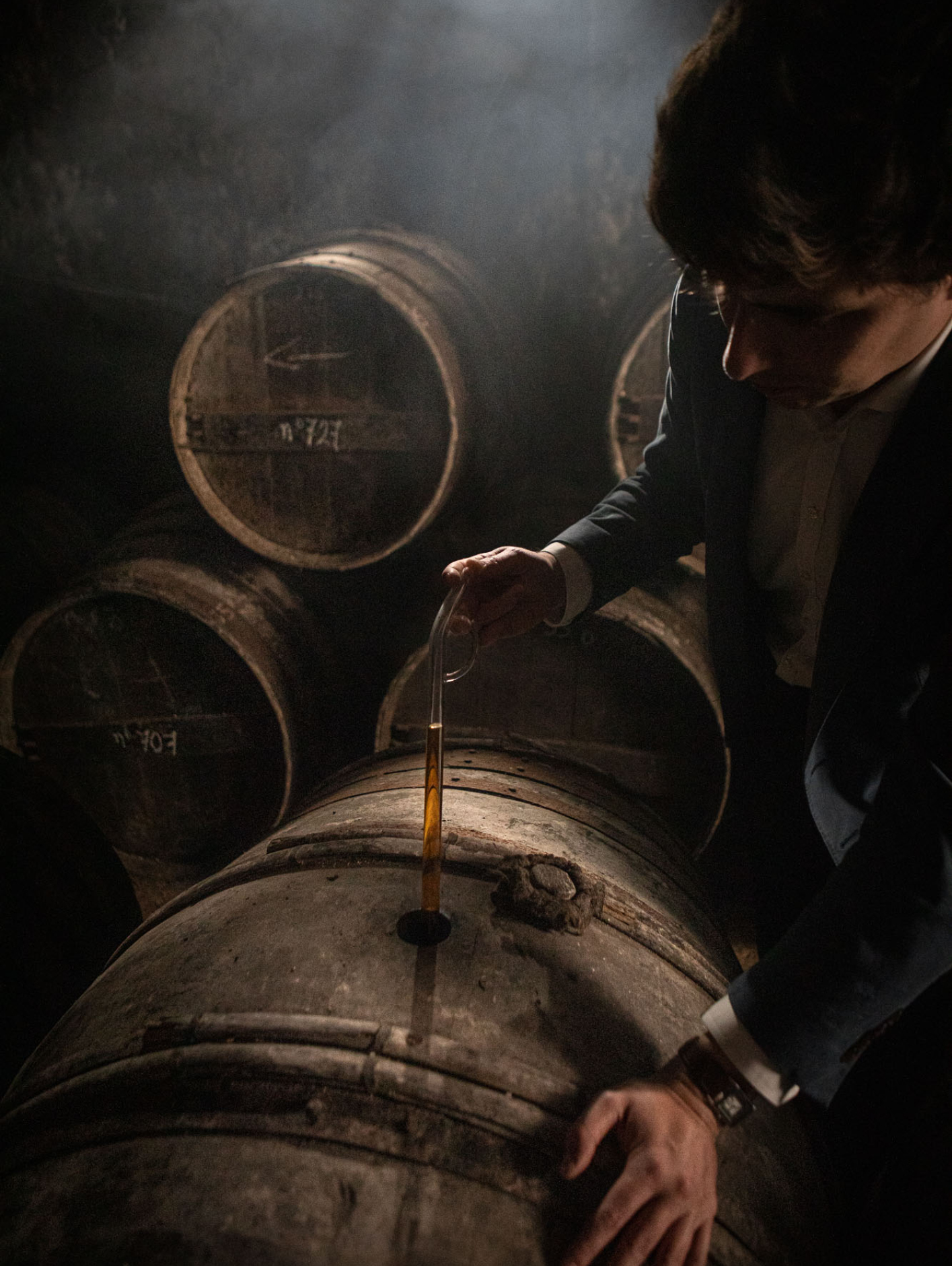 Noé Tesseron draws Tesseron Cognac from a barrel