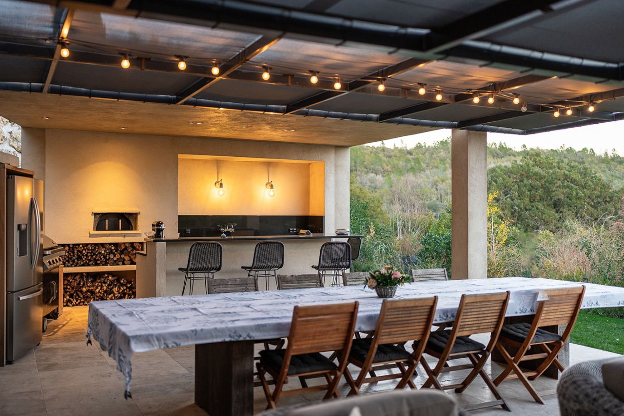 Outside dining and kitchen area at La Combe Villa in Provence 